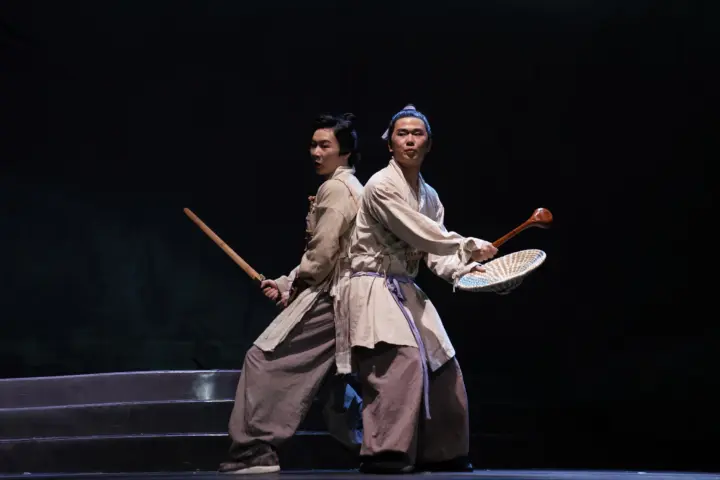 Xunqin drama two male actor on a stage